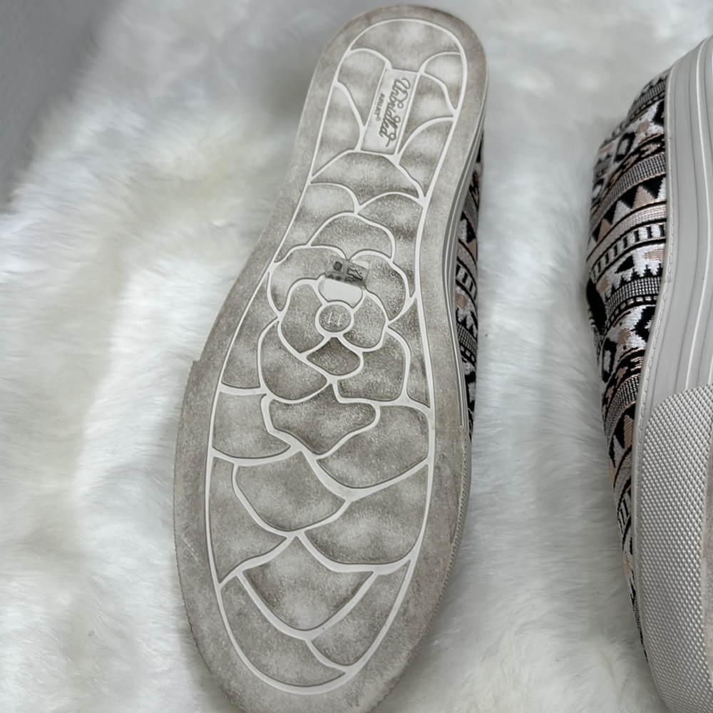 Ariat Unbridled  slip on Aztec print white, black, rose, peach size 11  B medium - Picture 10 of 14